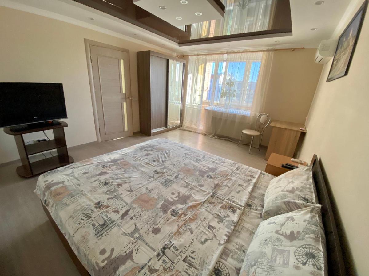 On Khreshchatyk 200 Center Apartment *